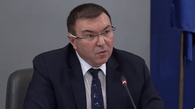 Министър Ангелов : Ваксината е нашата нова надежда през новата година
